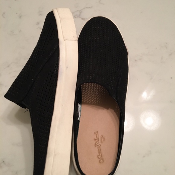 Universal Threads Sneakers - Picture 2 of 6